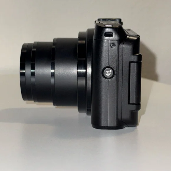 Nikon COOLPIX S9900 Black Digital Camera w/Flip Screen + Charger | Vlog Camera - Picture 7 of 13